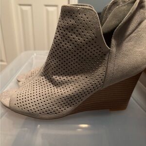 Women's Perforated Wedge Booties - Gray